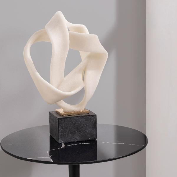 ESCULTURA POLYRESINA 43*22*29 CM. EFECTO PIEDRA BLANCA, BASE NEGRA