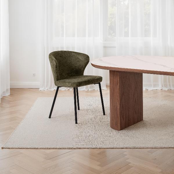 SILLA VEGA. TAPIZADO ANTIMANCHAS COLOR VERDE. PATAS METAL NEGRO PINTURA EPOXI