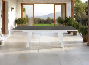 Mesa extensible exterior blanca y tapa ceramica 202/263*100*76 cm