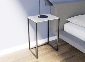 Mesita auxiliar metal y tapa marmol 58*40*30