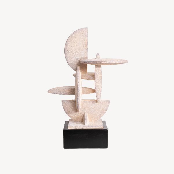 ESCULTURA POLYRESINA 41*23*28 CM. EFECTO PIEDRA  Y BASE NEGRO