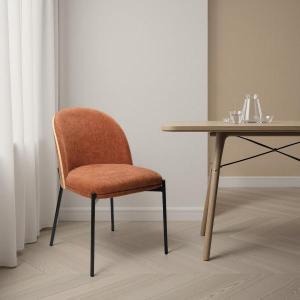 Chaise Ingrid, dossier en placage de chêne et revêtement en chaudière