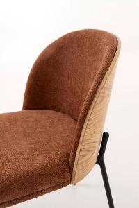 Chaise Ingrid, dossier en placage de chêne et revêtement en chaudière