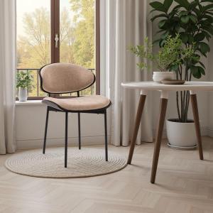 Chaise Lena, assise en tôle courbée noire et revêtement beige