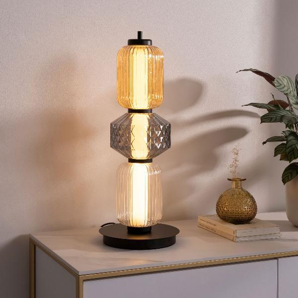 LÁMPARA SOBREMESA BOHEME 53*20 CM. CRISTAL TALLADO ÁMBAR TRANSPARENTE Y AHÚMADO. BASE NEGRA