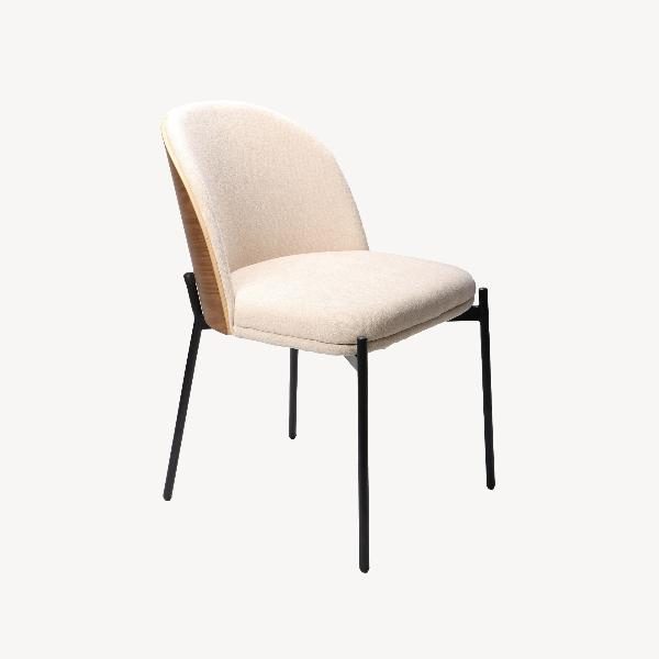 SILLA INGRID 80*51*59 CM, ASIENTO CHAPA NOGAL CURVADO, TAPIZADO BEIGE Y PATAS METALICAS EN NEGRO, TEJIDO AQUACLEAN