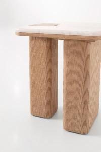 Mesa auxiliar Delfos, chapa roble y porcelanico blanco 51 cm