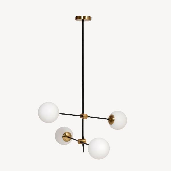 LÁMPARA TECHO METAL NEGRO CON DETALLES DORADOS. 4 TULIPAS CRISTAL BLANCO MATE. 55*100*55 CM