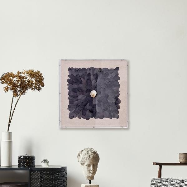 CUADRO VITRINA 60*60 CM, CAJA METRACRILATO, ESCULTURA PLUMAS NEGRAS CON PIEDRA CRISTAL