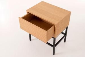 Mesita Push 1 cajon lacado roble base negra 48 cm