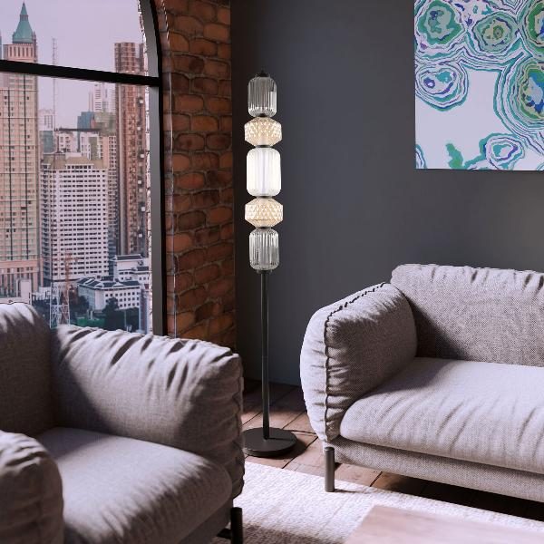 LÁMPARA PIE BOHEME 152*27 CM. CRISTAL TALLADO ÁMBAR TRANSPARENTE Y AHÚMADO. BASE NEGRA