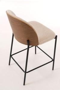 Taburete Ingrid, asiento chapa nogal curvado y tapizado beige