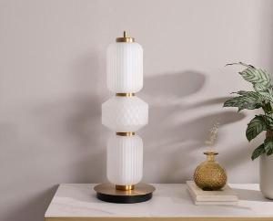 Lámpara Boheme con tulipas cristal blanco. 53*20*20 cm