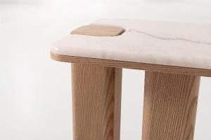 Mesa auxiliar Delfos, chapa roble y porcelanico blanco 51 cm