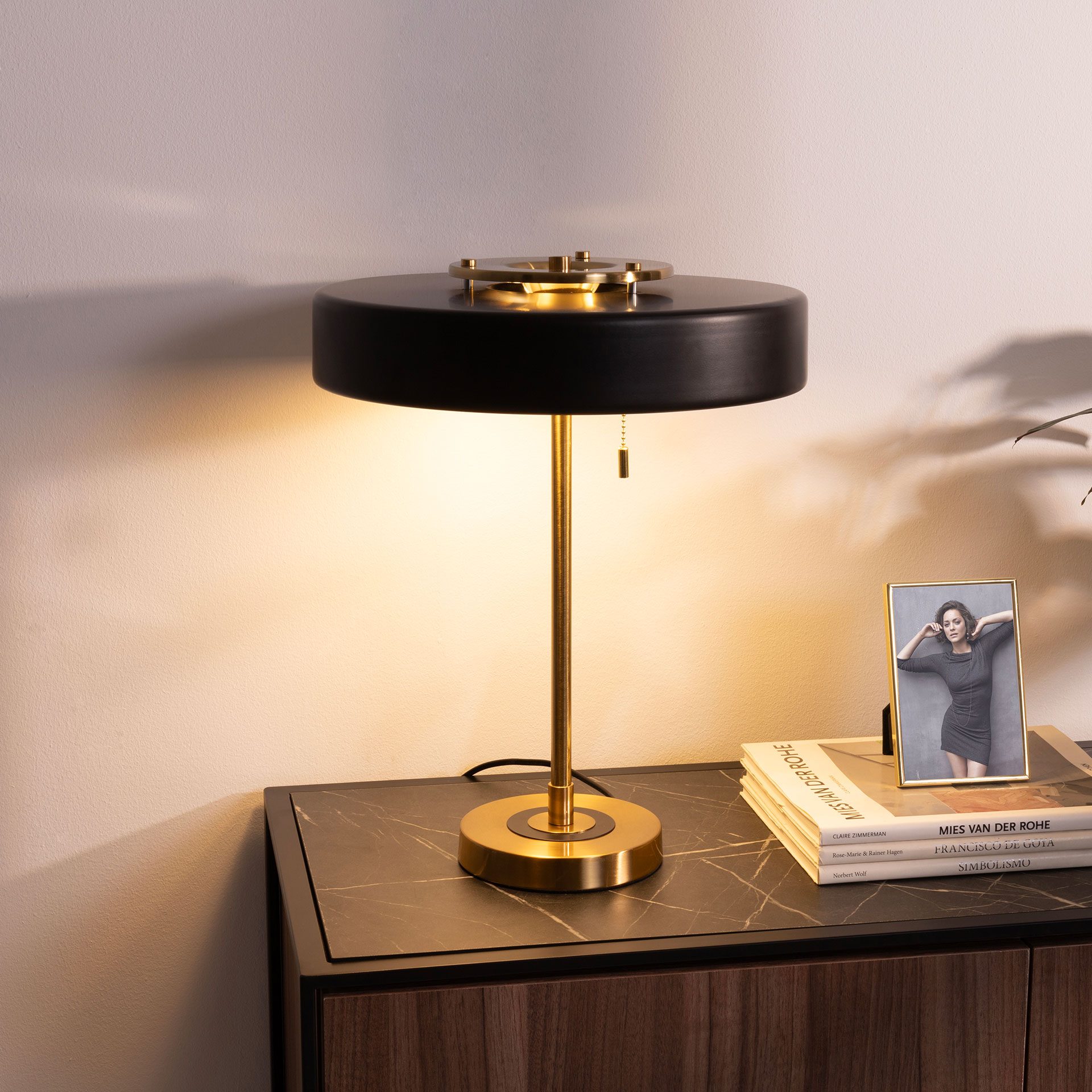 Lámpara de escritorio. 42*35*35 cm