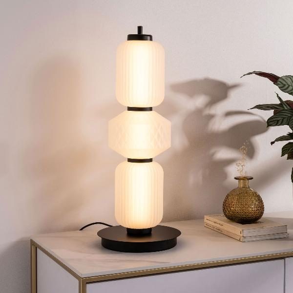 LÁMPARA SOBREMESA BOHEME 53*20 CM. CRISTAL TALLADO BLANCO MATE. BASE NEGRA