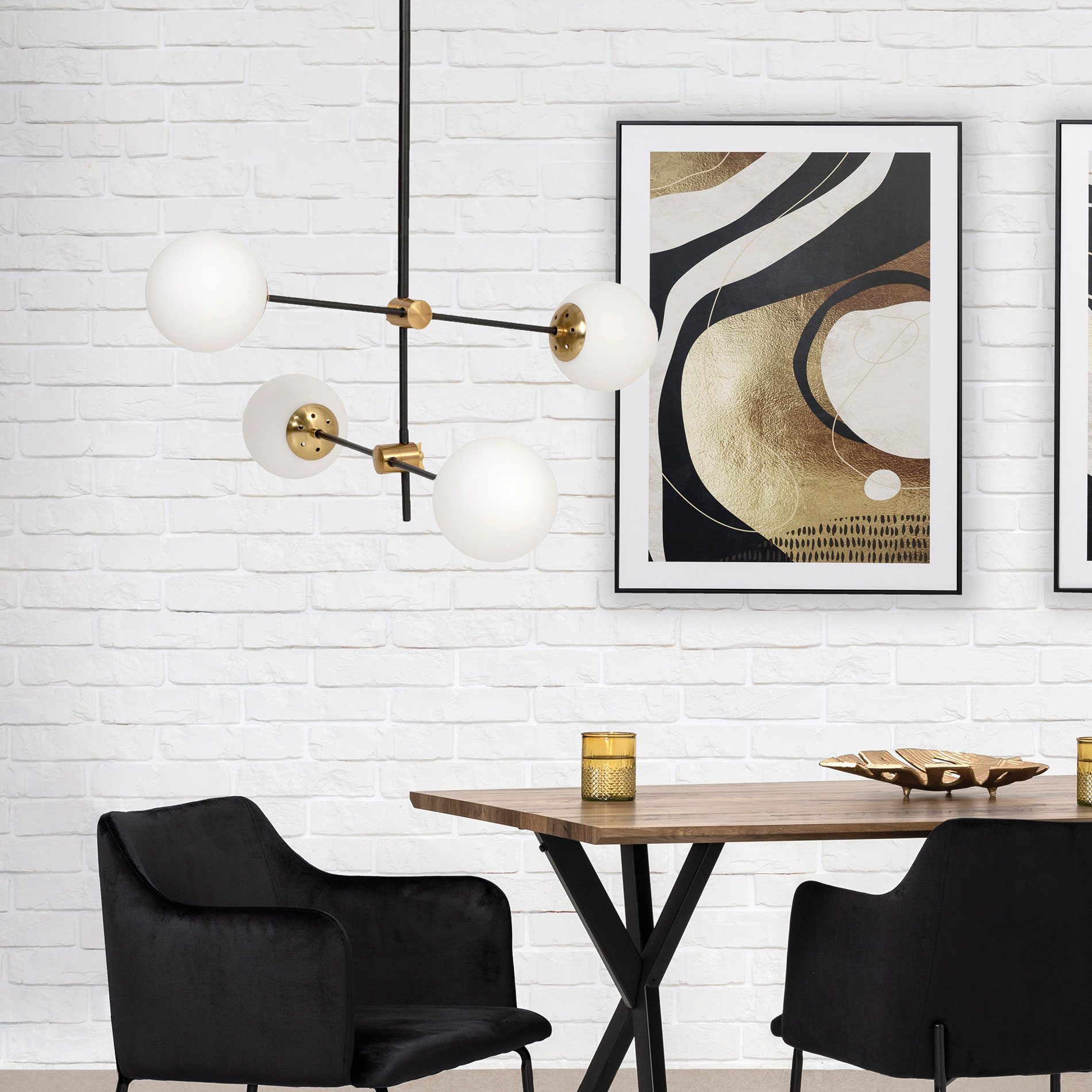 Lámpara de techo con tulipas blancas. 55*100*55 cm