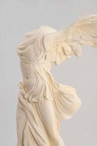 Escultura Victoria Samotracia 33 cm