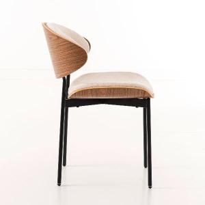 Silla Lena. Asiento chapa nogal curvado y tapizado beige. 75*50*55 cm