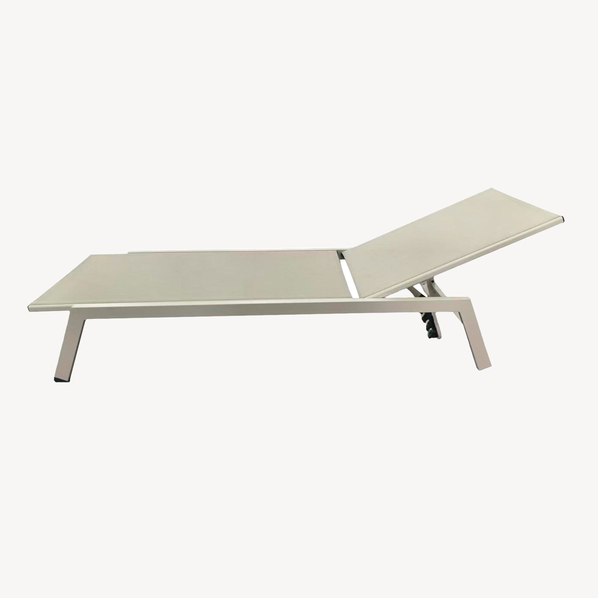 Tumbona Sofia reclinable, aluminio beige y textilene beige.