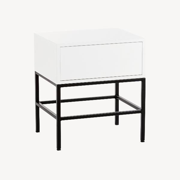 MESITA PUSH 1 CAJON LACADA BLANCO. BASE METAL NEGRO. 48*55*33,5 CM