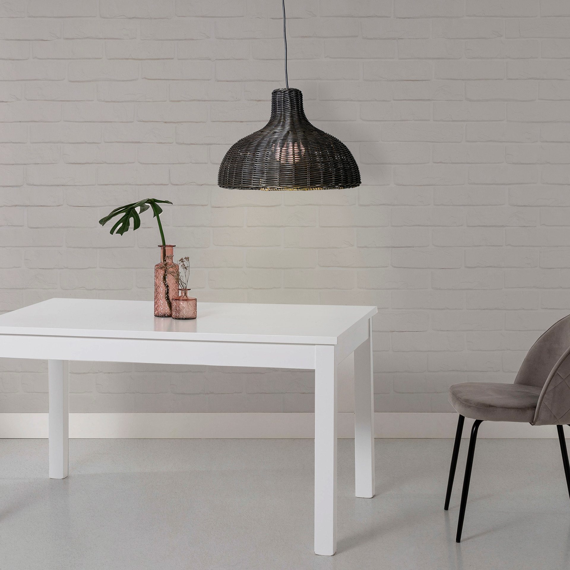 Lámpara de techo de ratán negro. 129*31*31 cm