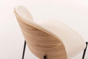 Silla Ingrid, asiento chapa roble y tapizado beige. 80*51*59 cm