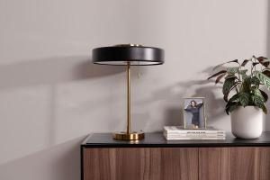 Lámpara de escritorio. 42*35*35 cm