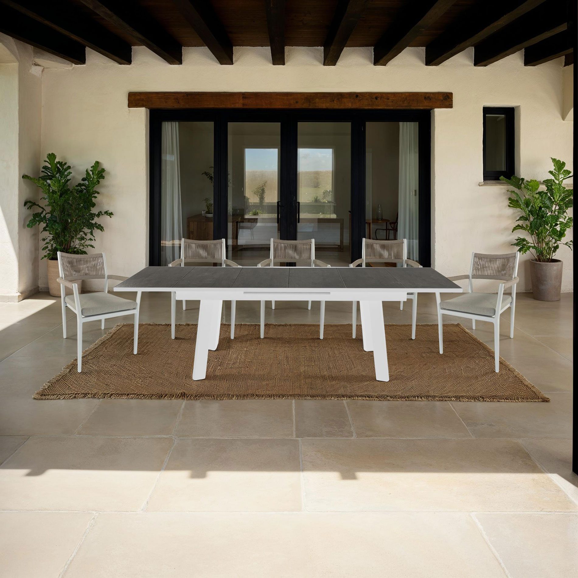 Mesa extensible exterior blanca y tapa ceramica 202/263*100*76 cm