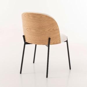 Silla Ingrid, asiento chapa roble curvado y tapizado boucle blanco. 80*51*59 cm