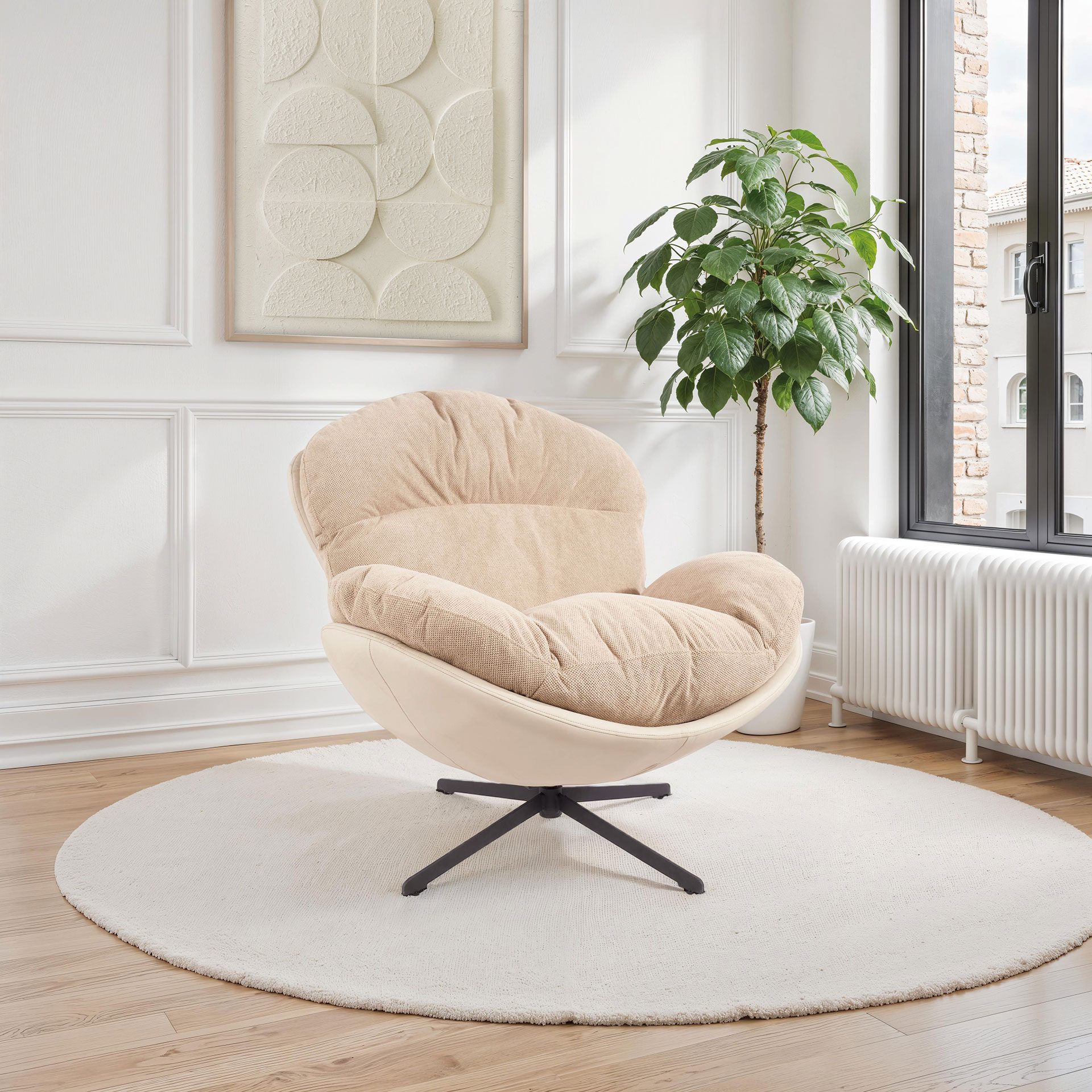 Sillón Egg giratorio 360º. Tapizado beige. 91*98*100 cm