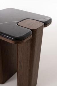 Mesa auxiliar Delfos, chapa nogal y porcelanico blanco 51 cm