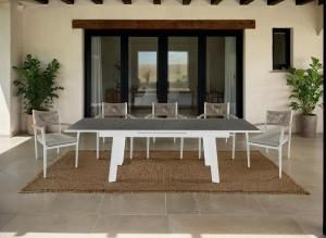 Mesa extensible exterior blanca y tapa ceramica 202/263*100*76 cm