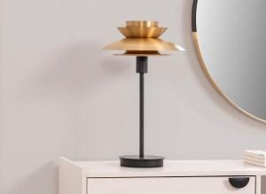 Lámpara Dina oro con base color negro. 51*31*31 cm