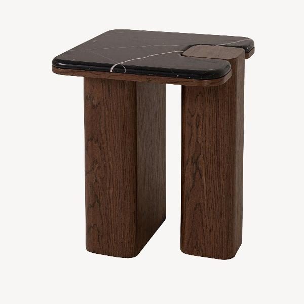 MESA AUXILIAR DELFOS. CHAPA MADERA NOGAL Y TAPA MARMOL BLANCO. 51*40*40 CM