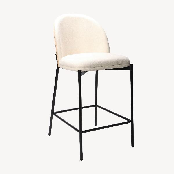 TABURETE INGRID 90*51*59 CM, ASIENTO CHAPA ROBLE CURVADO, TAPIZADO BEIGE Y PATAS METALICAS EN NEGRO, TEJIDO AQUACLEAN