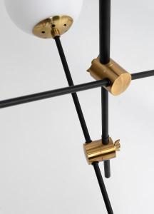 Lámpara de techo con tulipas blancas. 55*100*55 cm