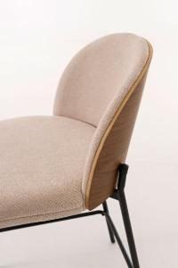 Taburete Ingrid, asiento chapa nogal curvado y tapizado beige