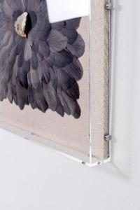 Cuadro vitrina con marco de metracrilato. 60*60 cm