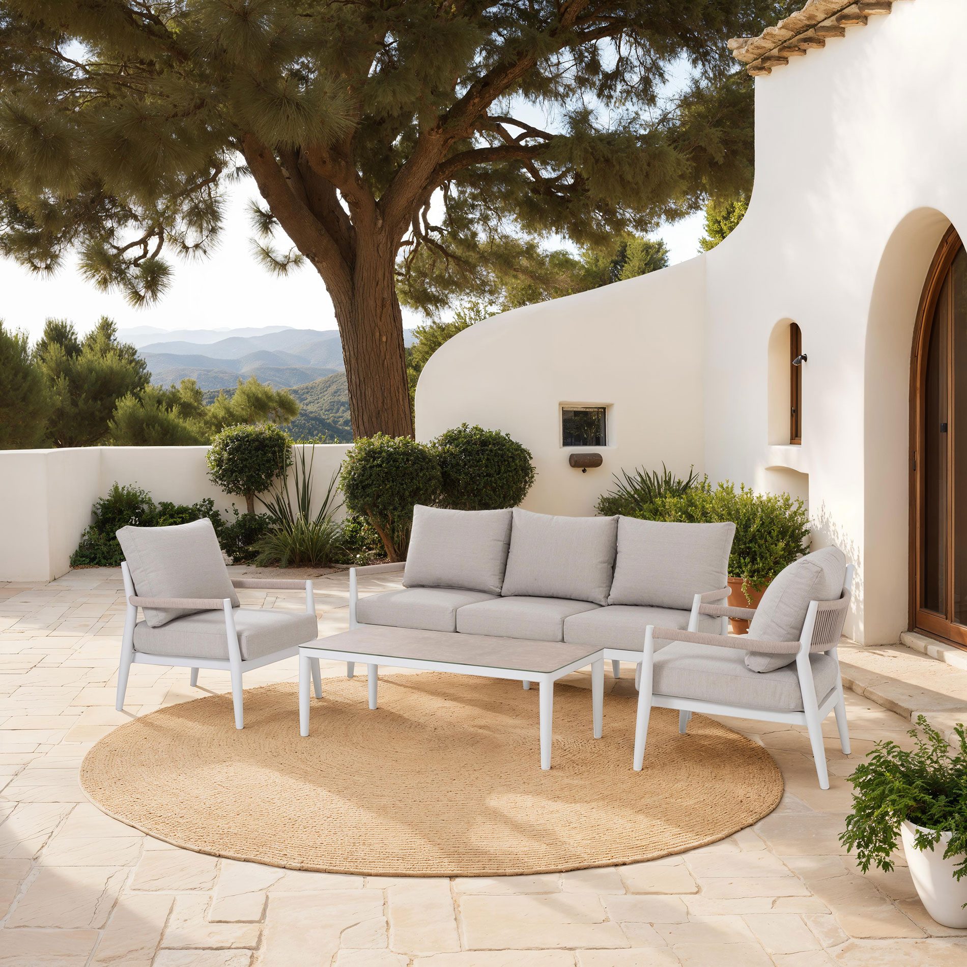 Set de terraza Formentor. Extructura aluminio blanco y asiento beige