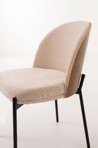 Silla Ingrid. Asiento chapa nogal curvado y tapizado beige. 80*51*59 cm